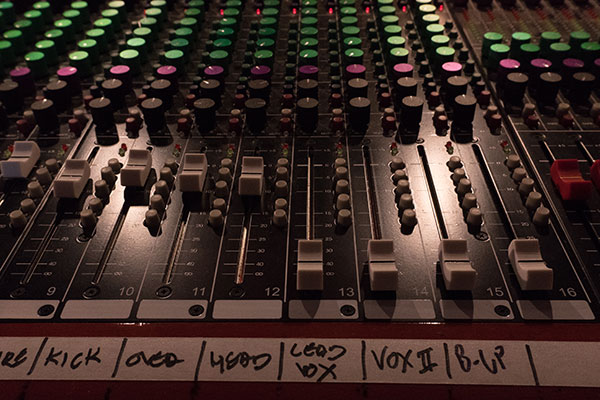 Mixing Board with assigned tracks